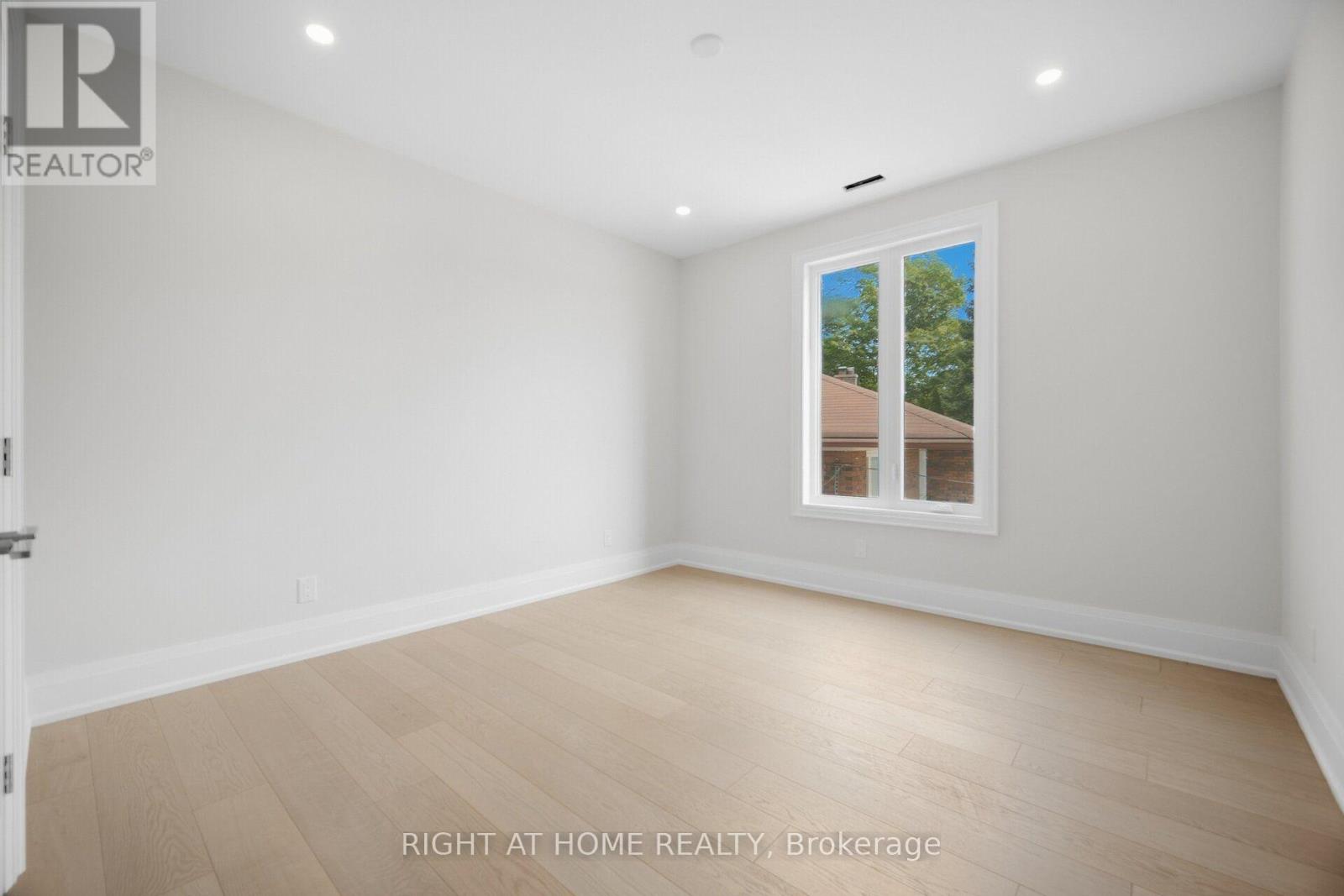 107 Trethewey Drive, Toronto, Ontario  M6M 4B6 - Photo 45 - W13800956