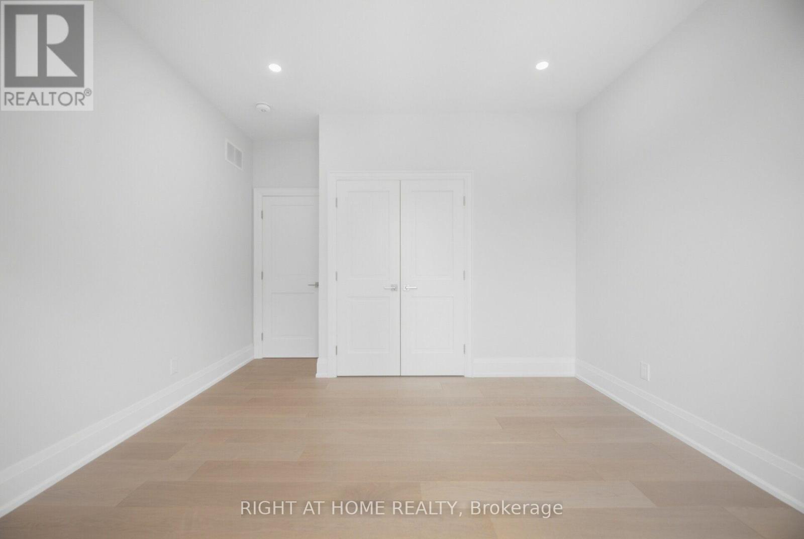 107 Trethewey Drive, Toronto, Ontario  M6M 4B6 - Photo 46 - W13800956