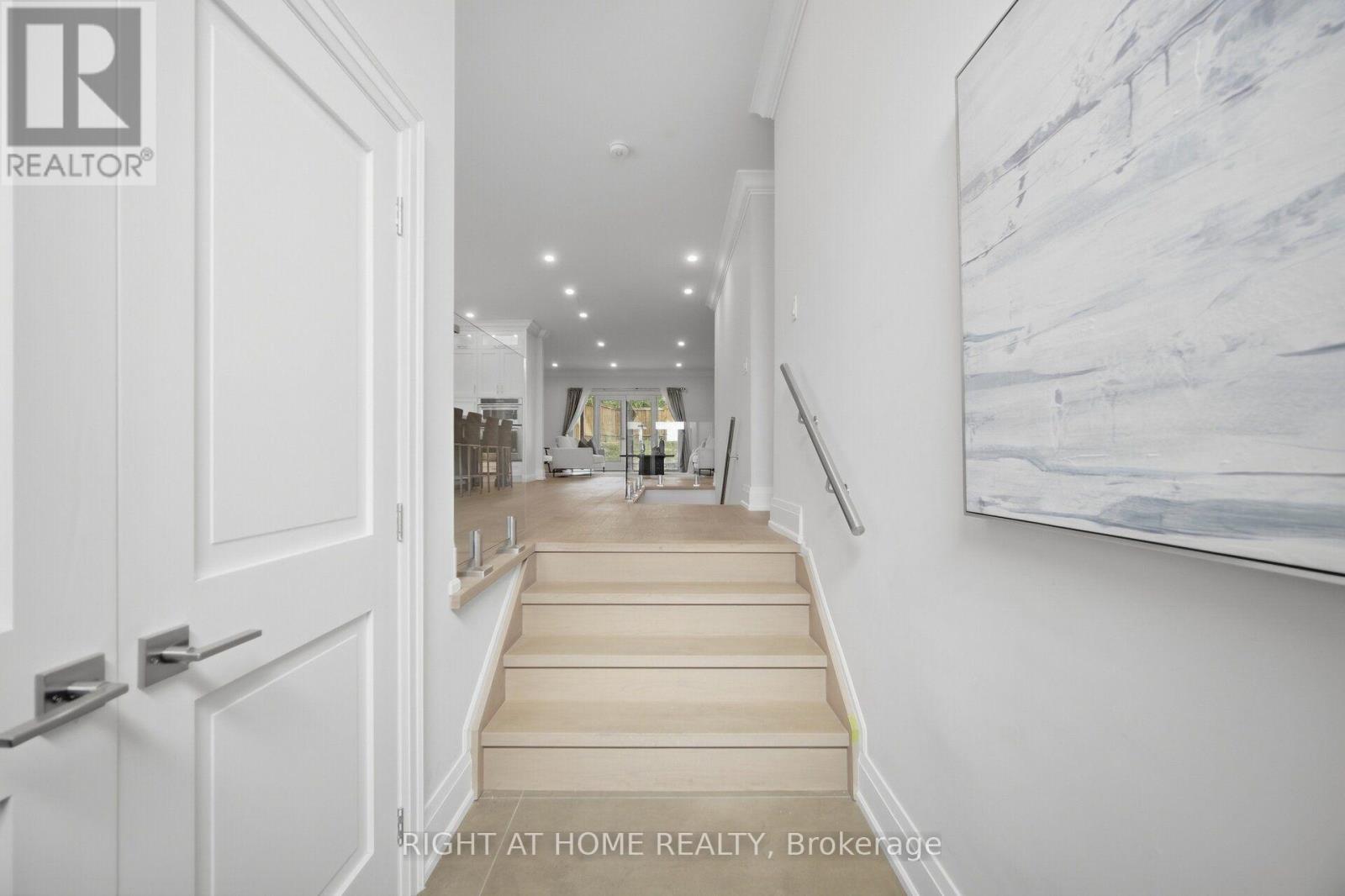 107 Trethewey Drive, Toronto, Ontario  M6M 4B6 - Photo 6 - W13800956