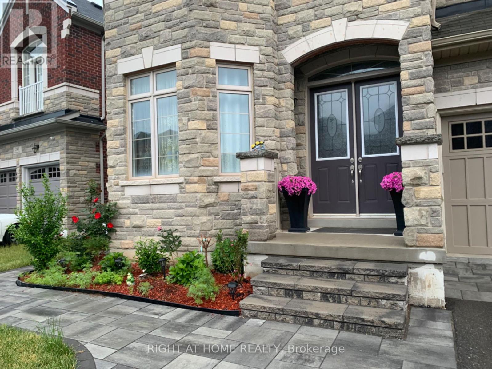 247 Humphrey Street, Hamilton, Ontario  L8B 1X4 - Photo 2 - X13801002