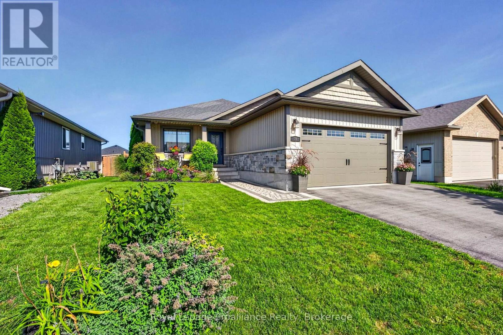 16 BUTTERNUT COURT, Belleville, Ontario