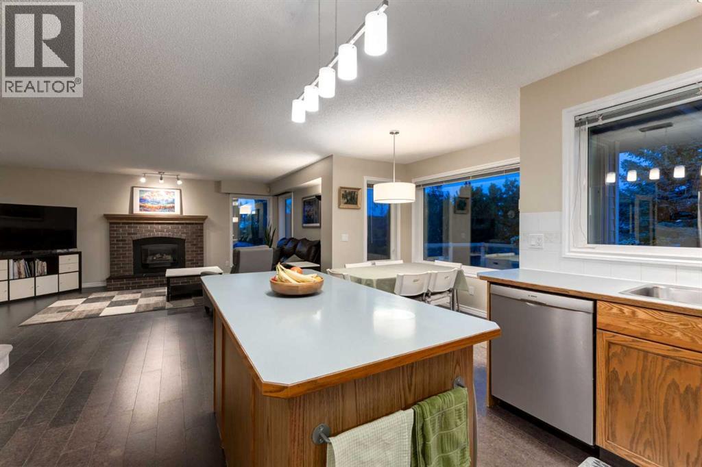 32 Sunmeadows Court Se, Calgary, Alberta  T2X 3H4 - Photo 15 - A2336157