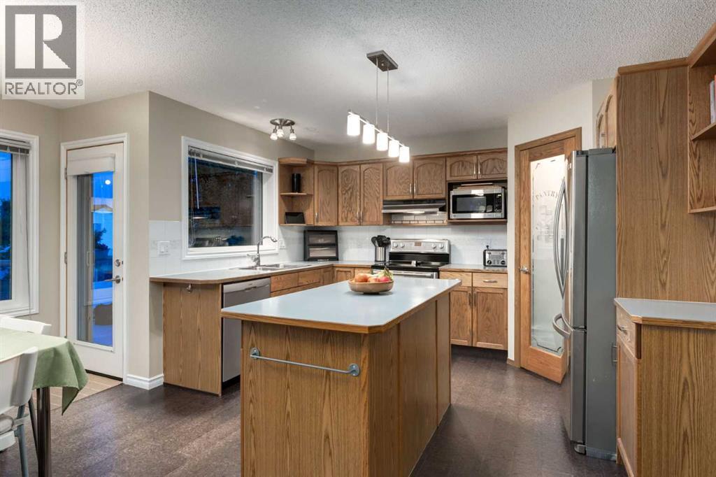 32 Sunmeadows Court Se, Calgary, Alberta  T2X 3H4 - Photo 12 - A2336157