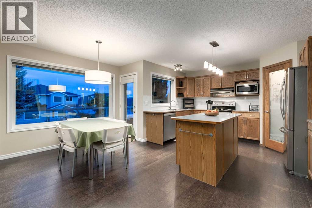 32 Sunmeadows Court Se, Calgary, Alberta  T2X 3H4 - Photo 10 - A2336157