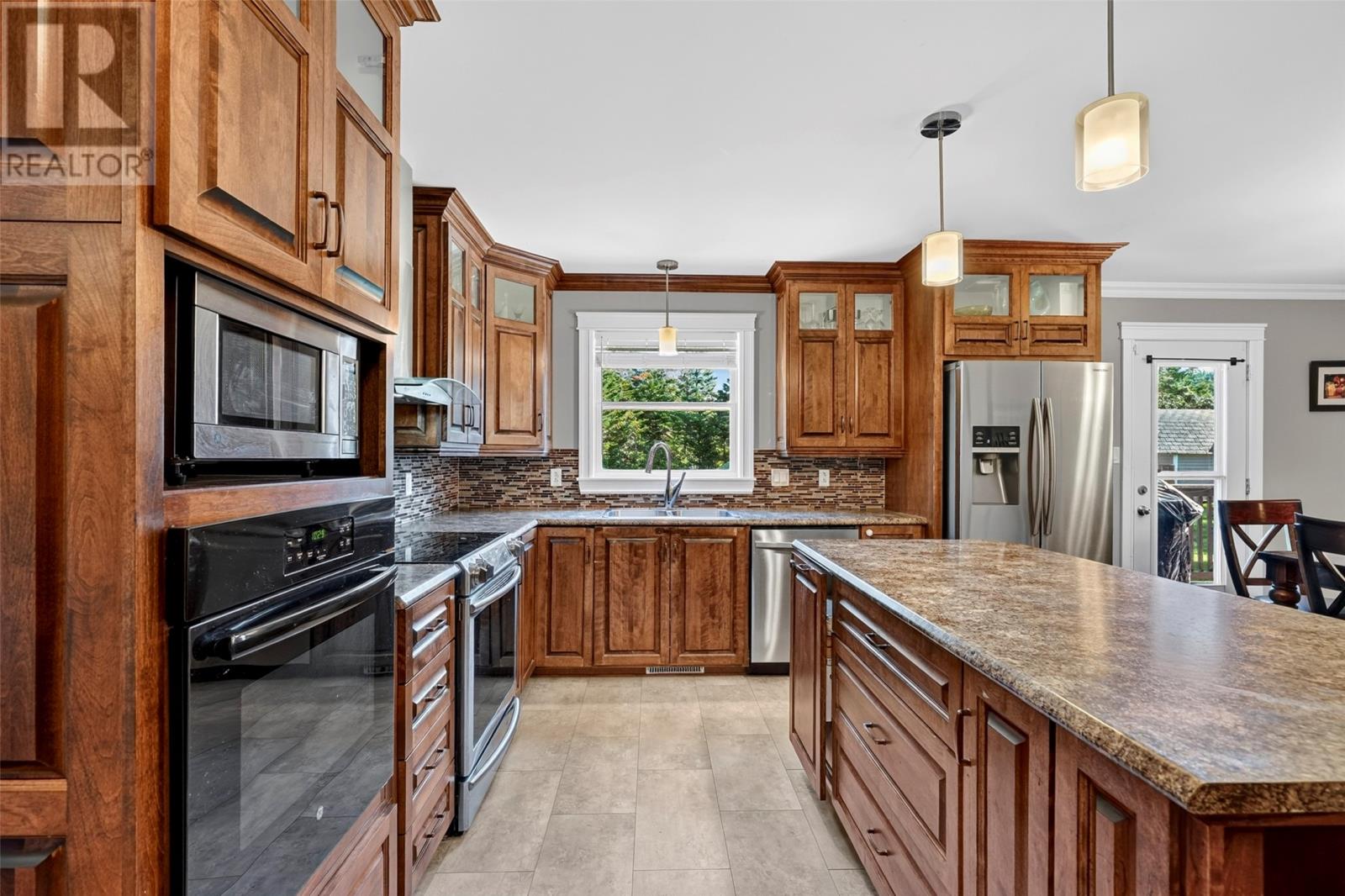 16 Hillview Place, South River — photo 4