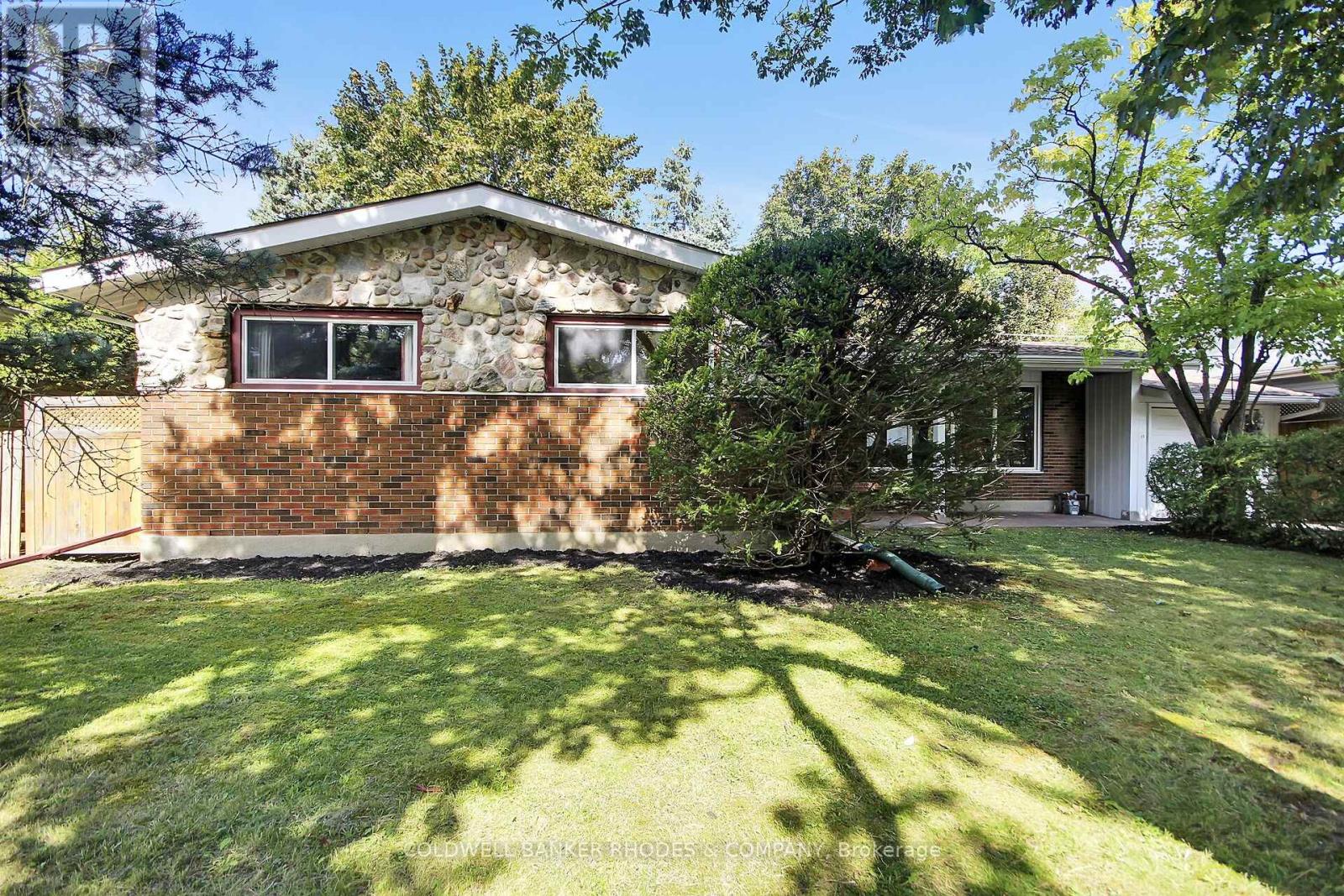 Property Listing: 11 Wallford Way, Ottawa, Ontario