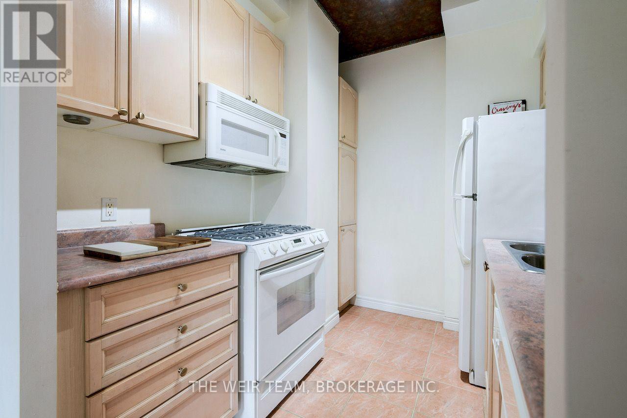 202 - 135 Maitland Street, Toronto, Ontario  M4Y 1E5 - Photo 9 - C13801126