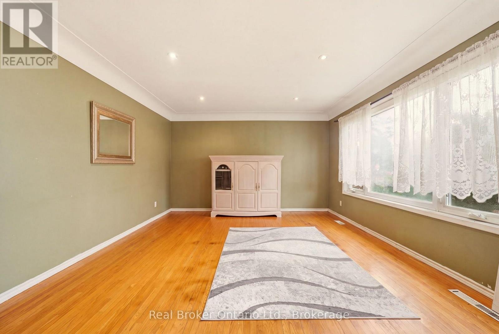 354 East 37th Street, Hamilton, Ontario  L8V 4B6 - Photo 10 - X13801070