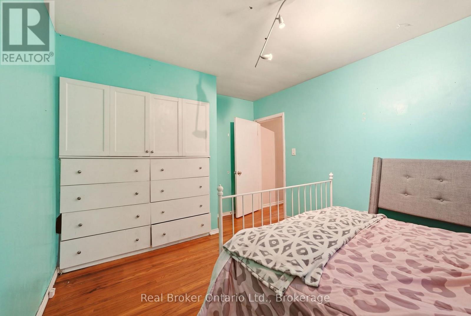 354 East 37th Street, Hamilton, Ontario  L8V 4B6 - Photo 15 - X13801070