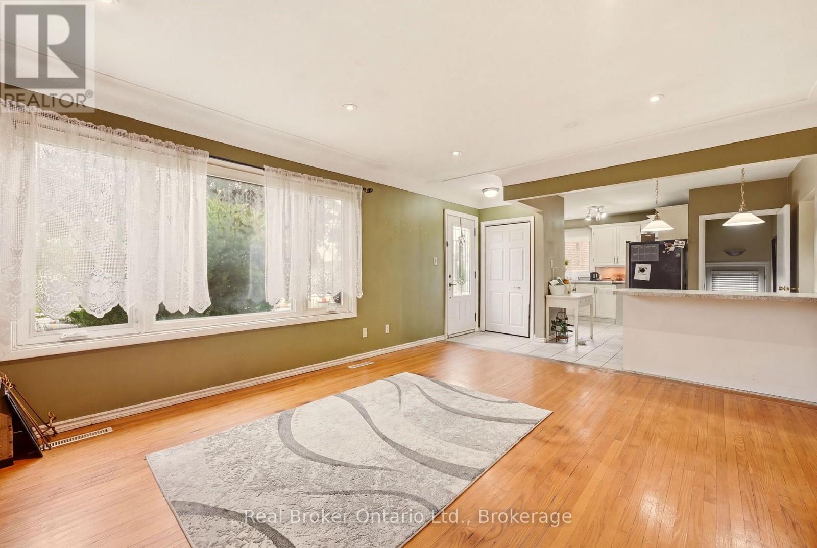354 East 37th Street, Hamilton, Ontario  L8V 4B6 - Photo 6 - X13801070