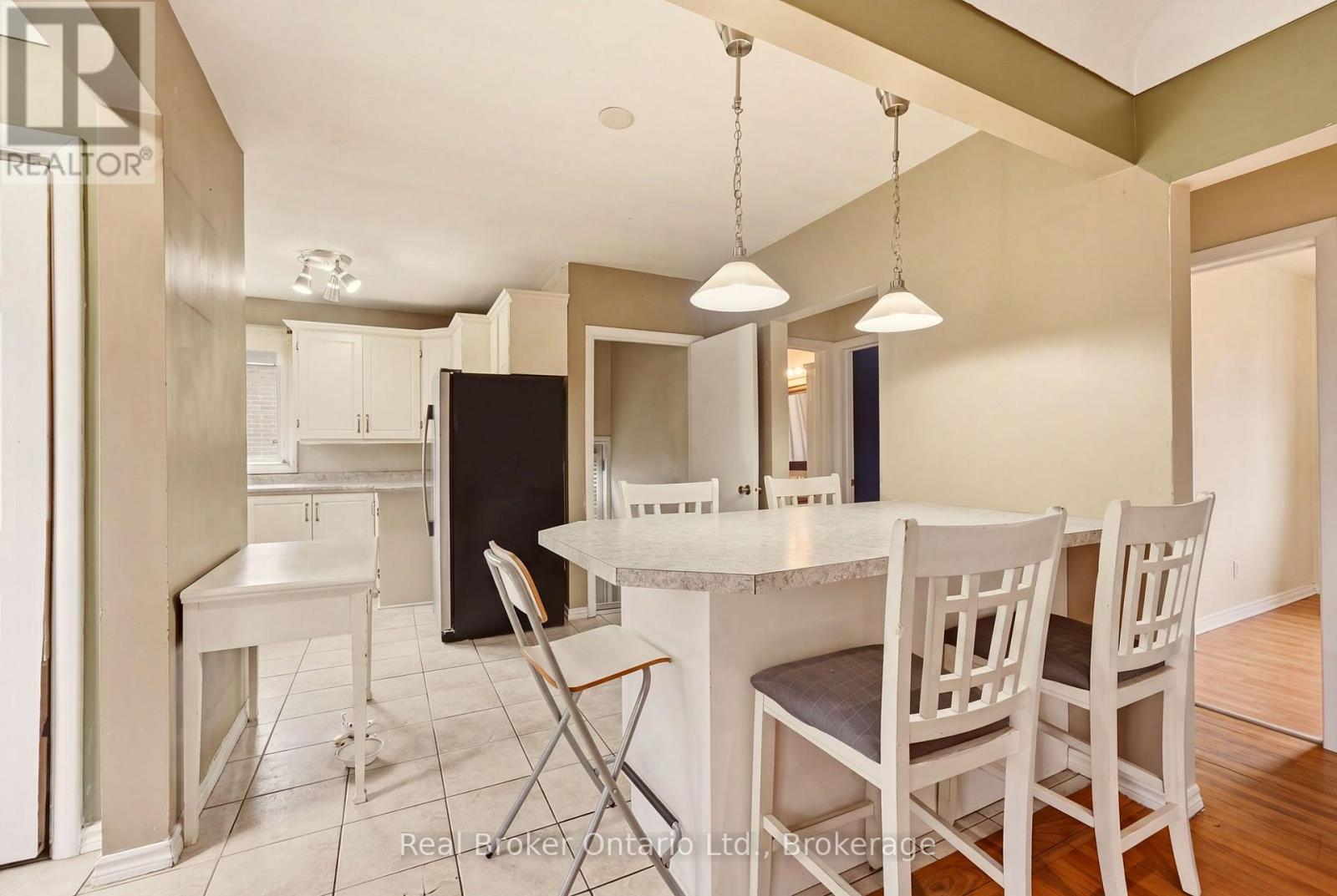 354 East 37th Street, Hamilton, Ontario  L8V 4B6 - Photo 7 - X13801070