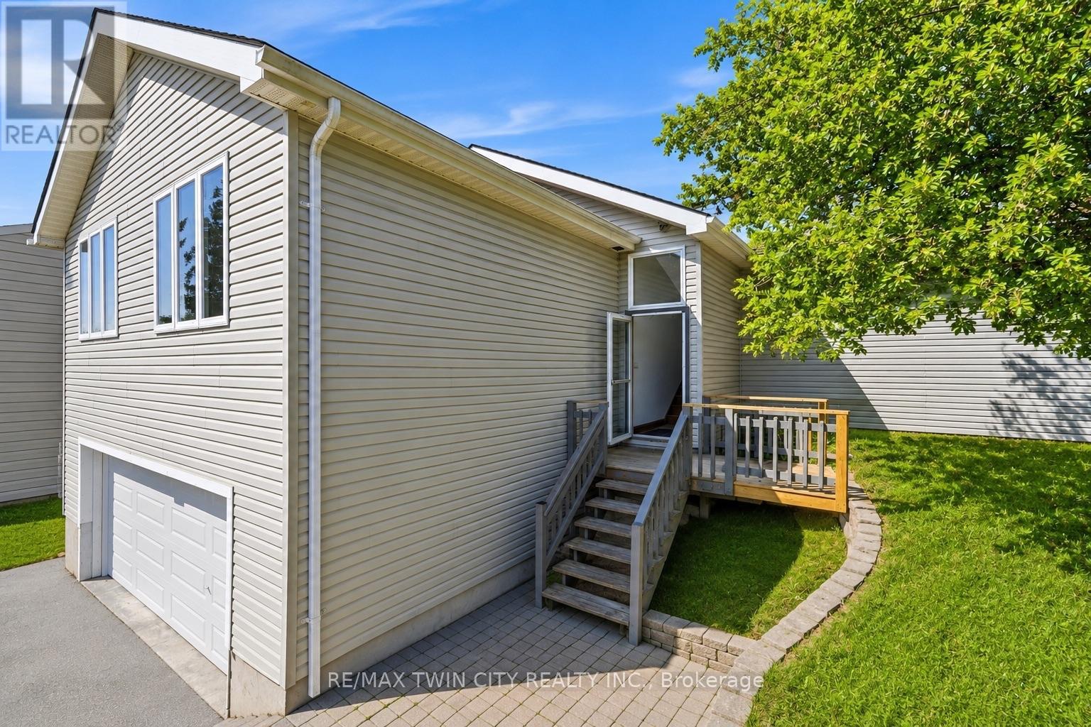 980 Ritson Road N, Oshawa, Ontario  L1G 6Z5 - Photo 3 - E13801100