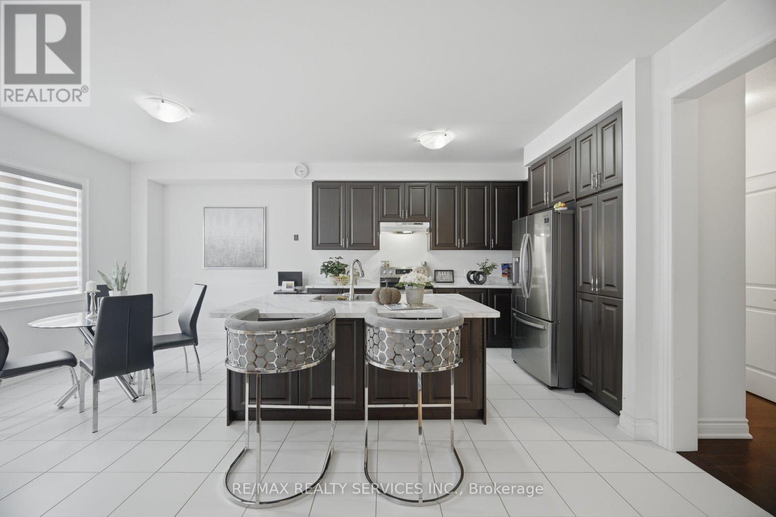 585 Dougall Avenue, Caledon, Ontario  L7C 3Z2 - Photo 12 - W13801098