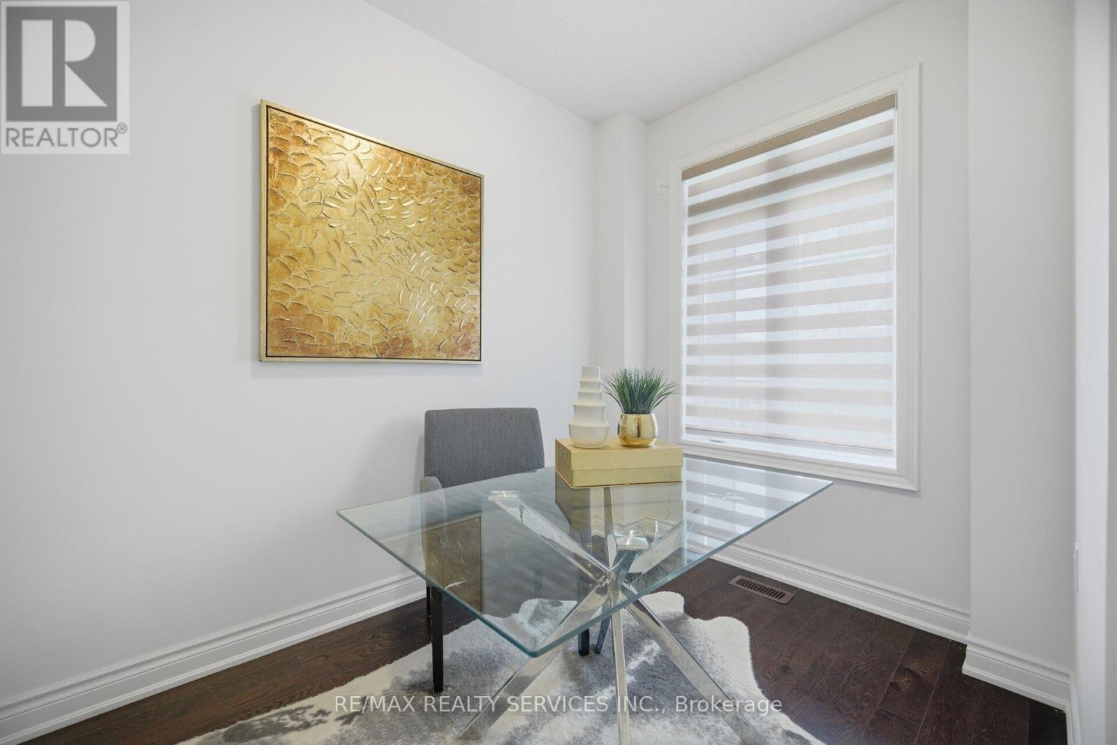 585 Dougall Avenue, Caledon, Ontario  L7C 3Z2 - Photo 3 - W13801098