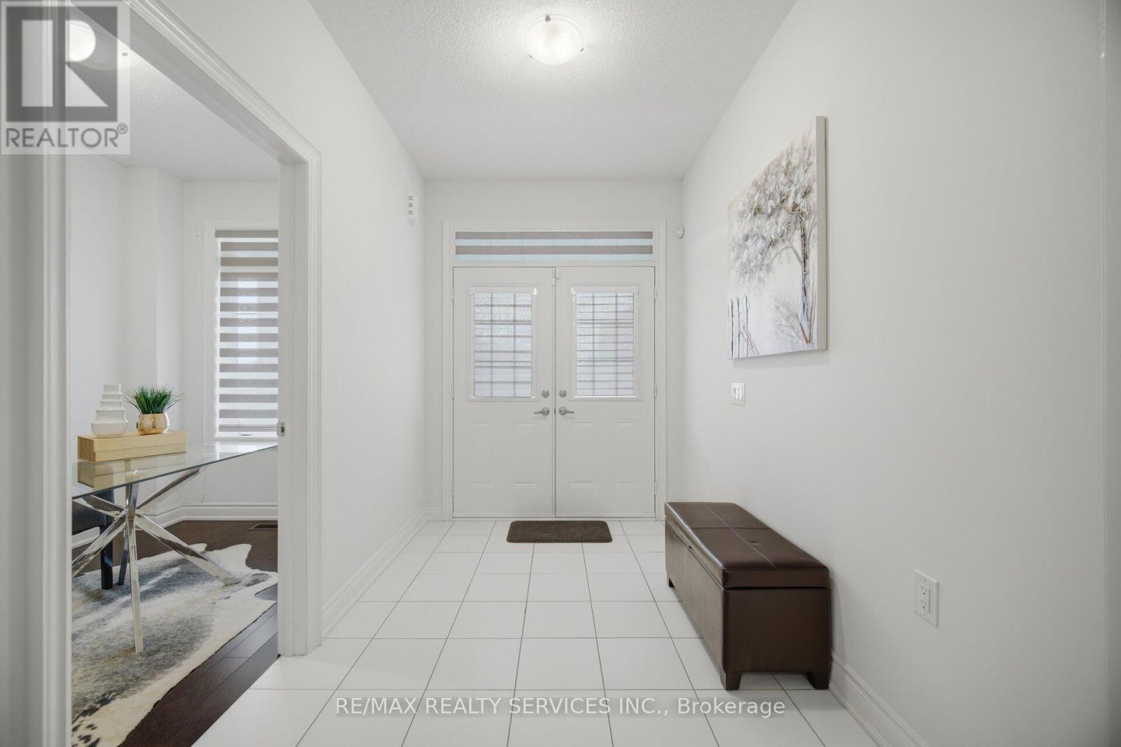 585 Dougall Avenue, Caledon, Ontario  L7C 3Z2 - Photo 4 - W13801098