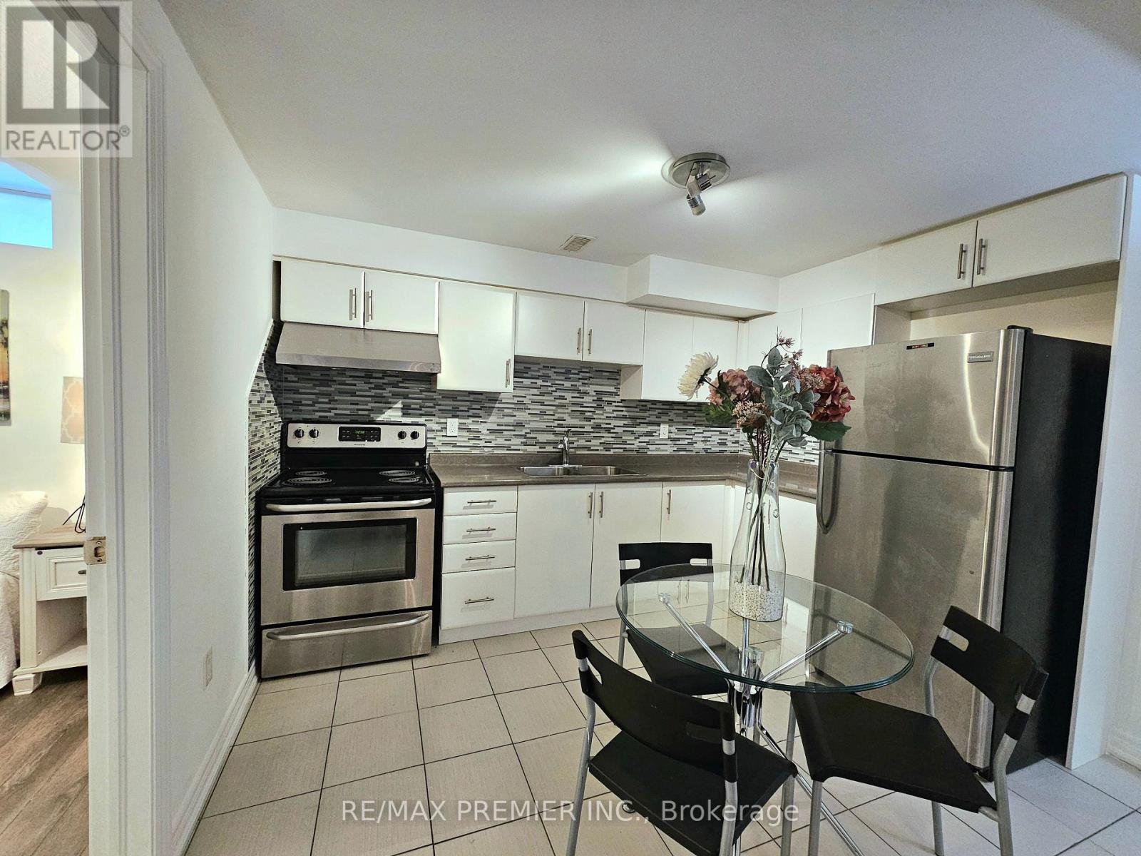 Bsmt - 3900 Arvona Place, Mississauga, Ontario  L5M 0Y5 - Photo 3 - W13801104