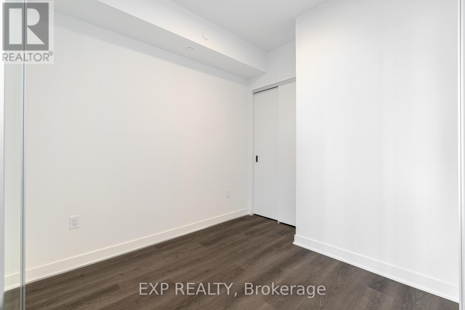 1805 - 36 ZORRA STREET