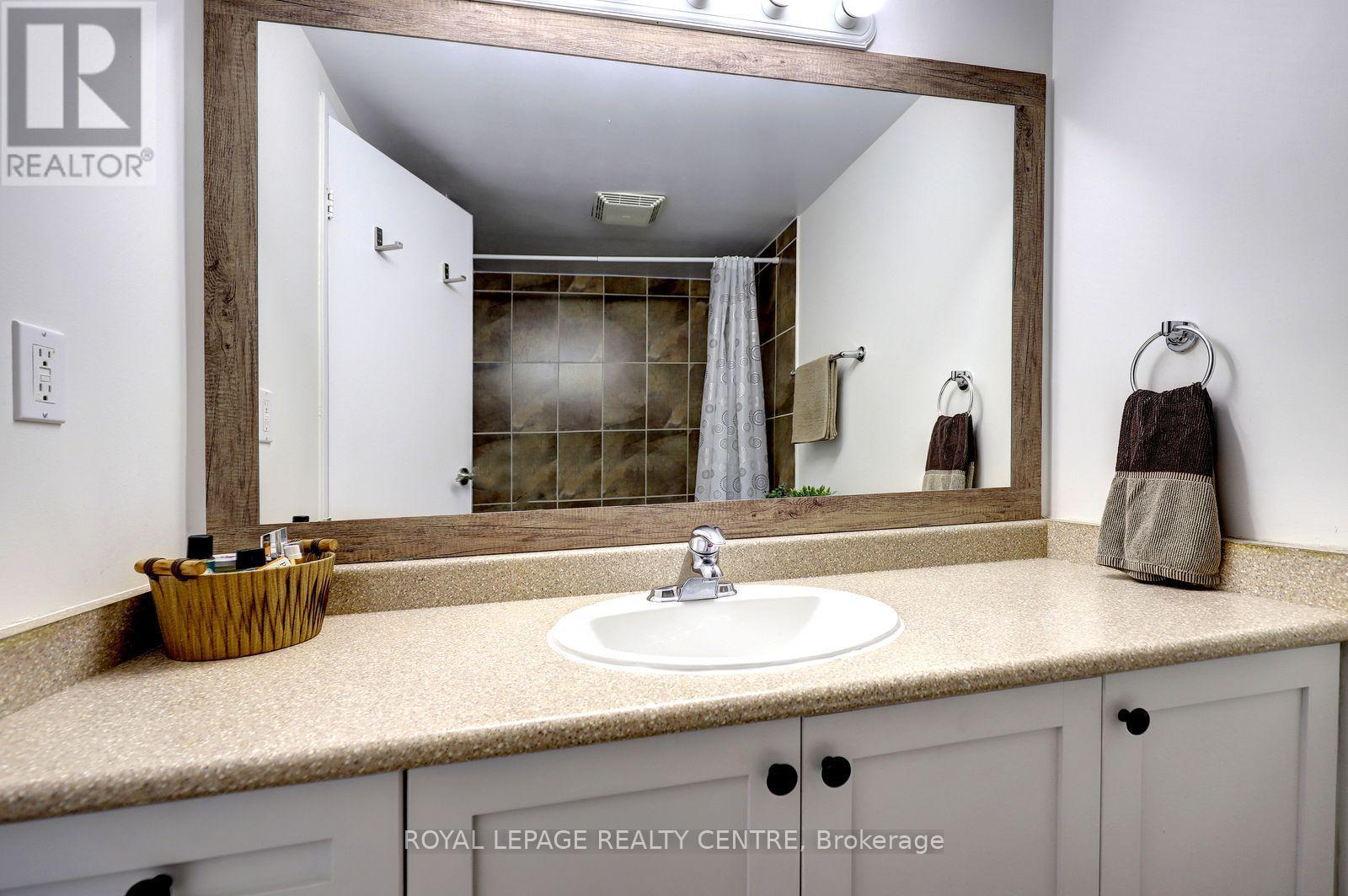 201 - 1000 Cedarglen Gate, Mississauga, Ontario  L5C 3Z5 - Photo 22 - W13801134