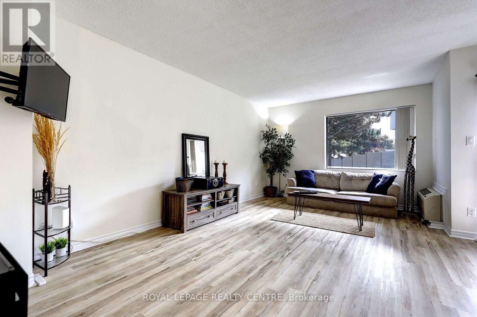201 - 1000 Cedarglen Gate, Mississauga, Ontario  L5C 3Z5 - Photo 5 - W13801134