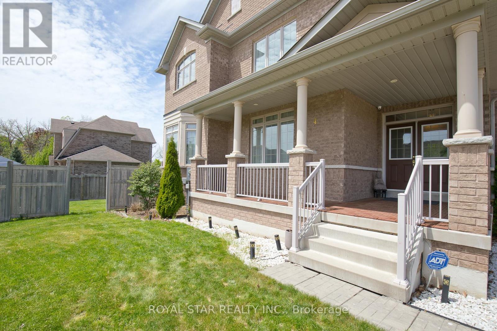 4 Berkwood Hollow, Brampton, Ontario  L6Y 0X6 - Photo 2 - W13801148
