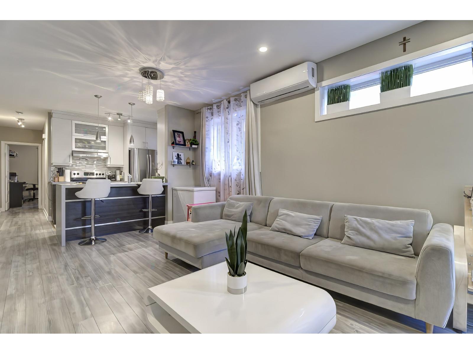 2402 Rue Préfontaine Longueuil (Le Vieux-Longueuil) Quebec Canada J4K3Y2 5