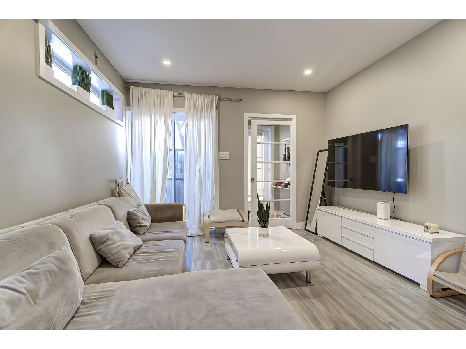 2402 Rue Préfontaine Longueuil (Le Vieux-Longueuil) Quebec Canada J4K3Y2 3