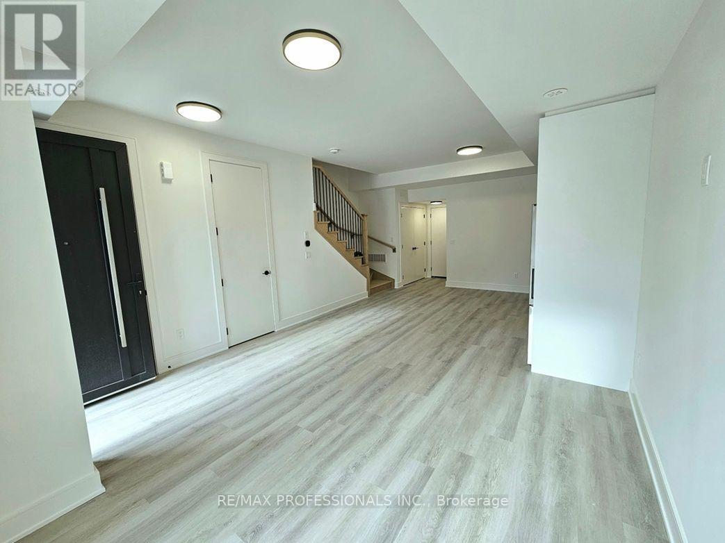 230 Ellis Avenue, St. Catharines, Ontario  L2P 0H2 - Photo 3 - X13801096