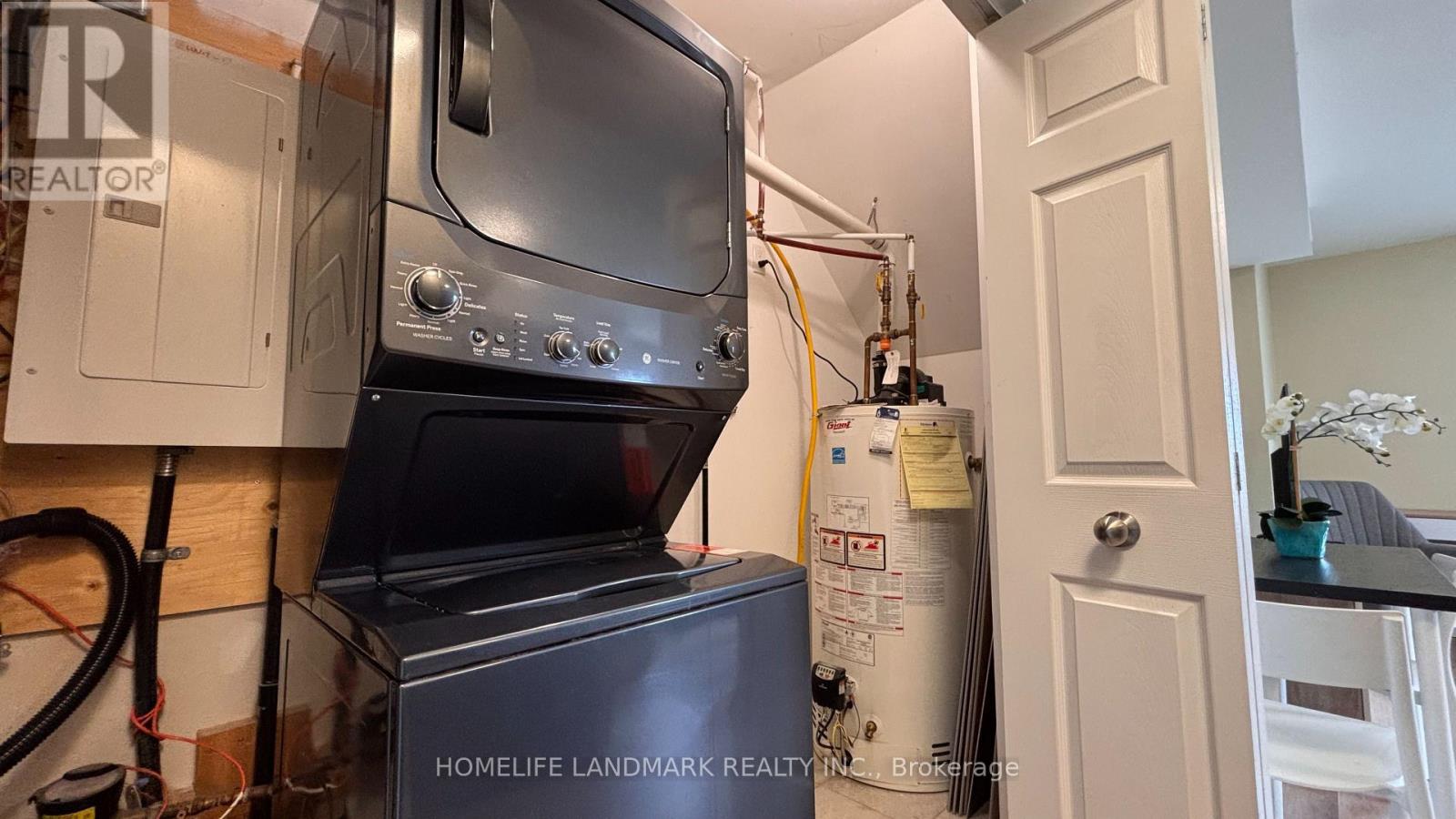 1 - 122 Courtland Avenue E, Kitchener, Ontario  N2H 1Y9 - Photo 11 - X13801154