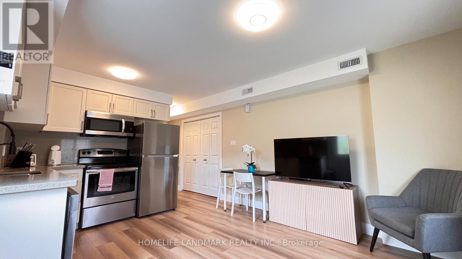 1 - 122 Courtland Avenue E, Kitchener, Ontario  N2H 1Y9 - Photo 5 - X13801154