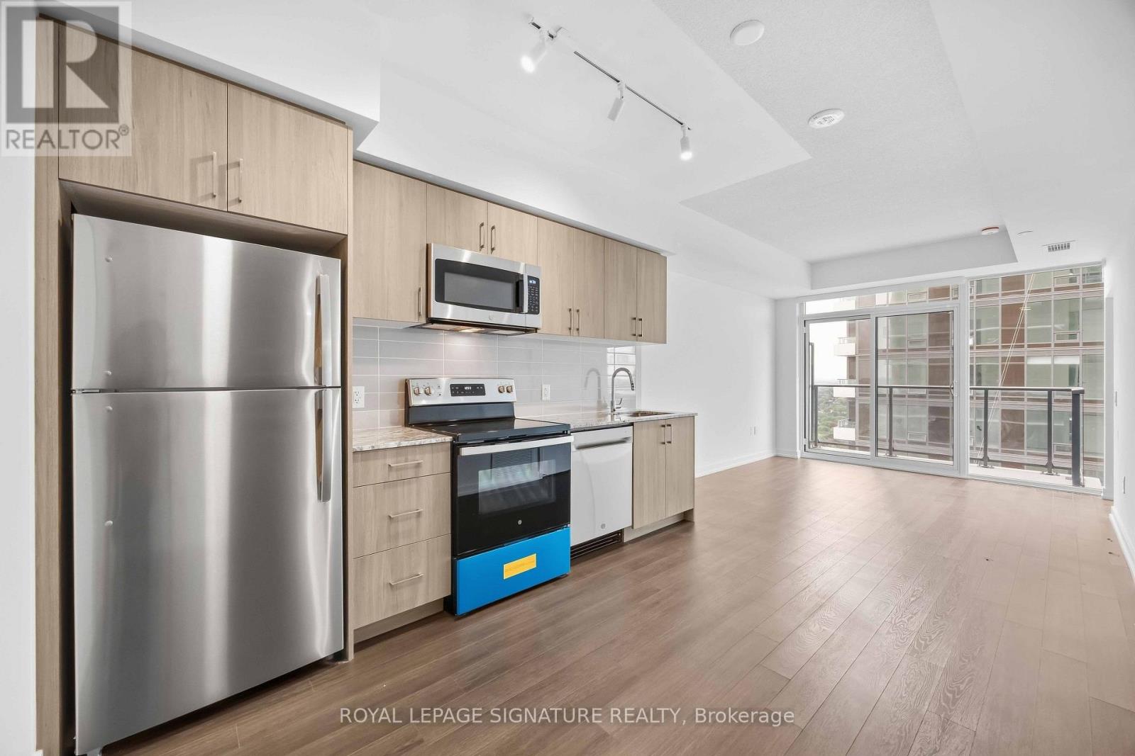 2216 - 4010 Eglinton Avenue W, Toronto, Ontario  M9A 0G5 - Photo 2 - W13776802