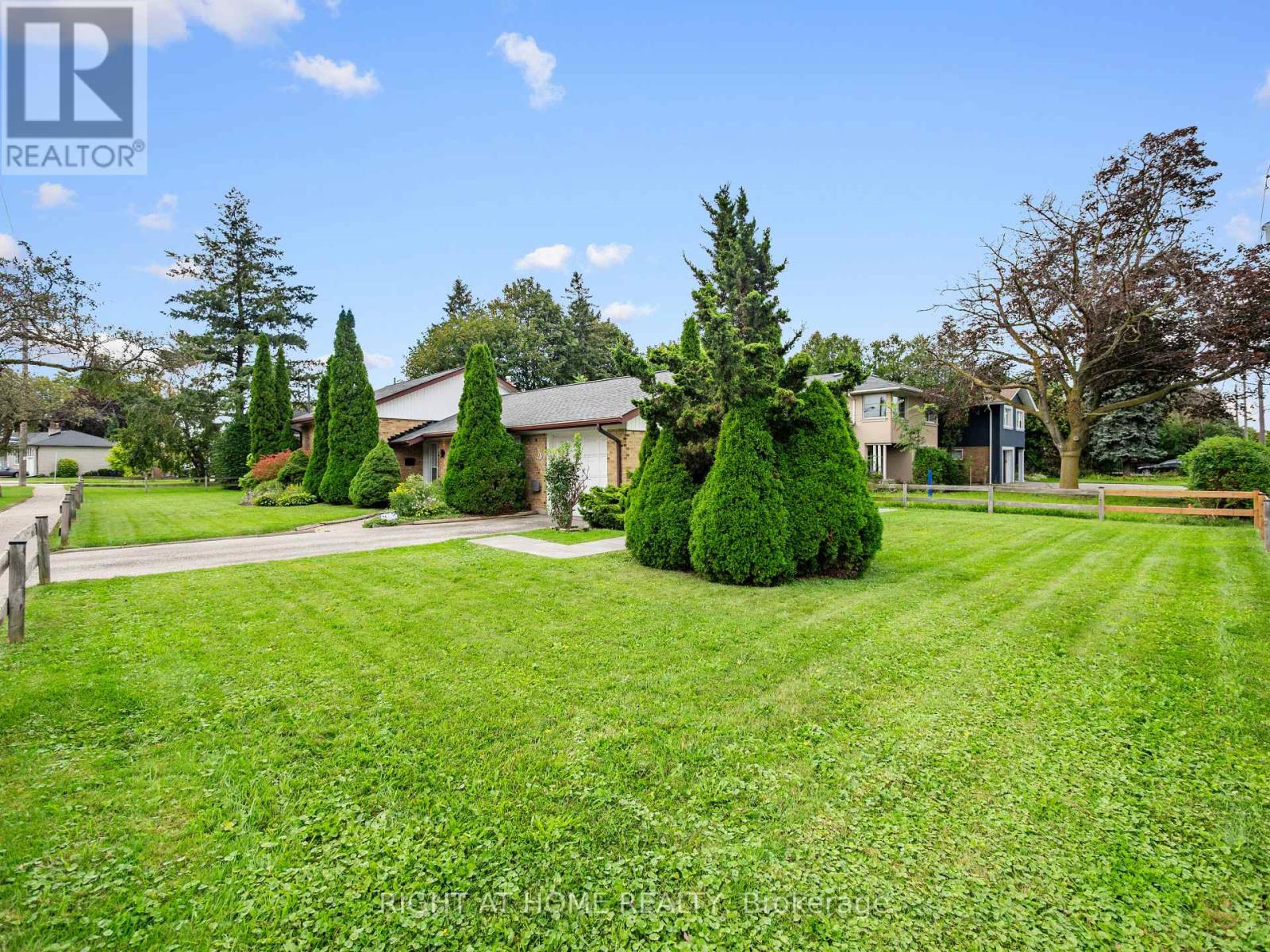 2 Leavenworth Crescent, Toronto, Ontario  M9C 1T3 - Photo 2 - W13798542