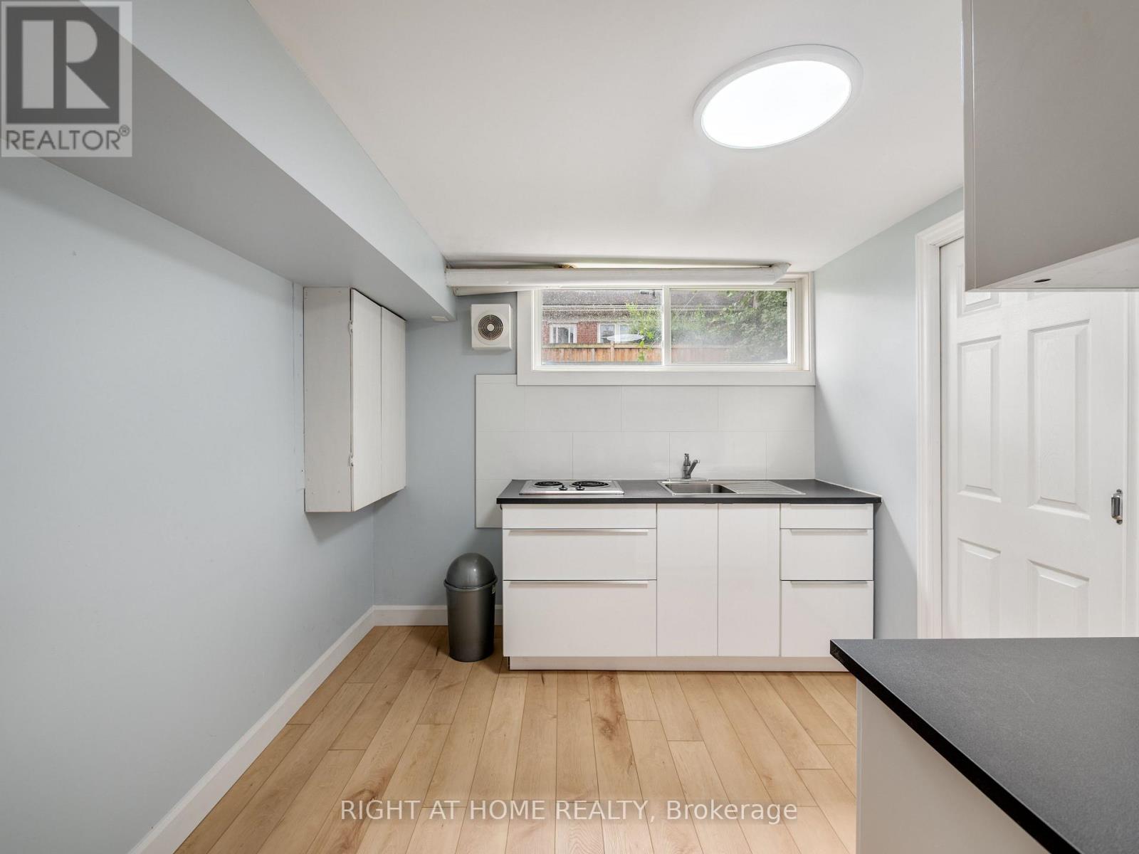 2 Leavenworth Crescent, Toronto, Ontario  M9C 1T3 - Photo 25 - W13798542