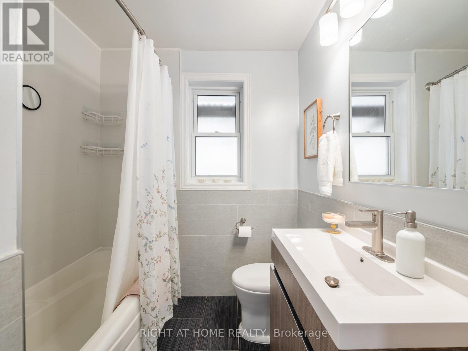 2 Leavenworth Crescent, Toronto, Ontario  M9C 1T3 - Photo 21 - W13798542