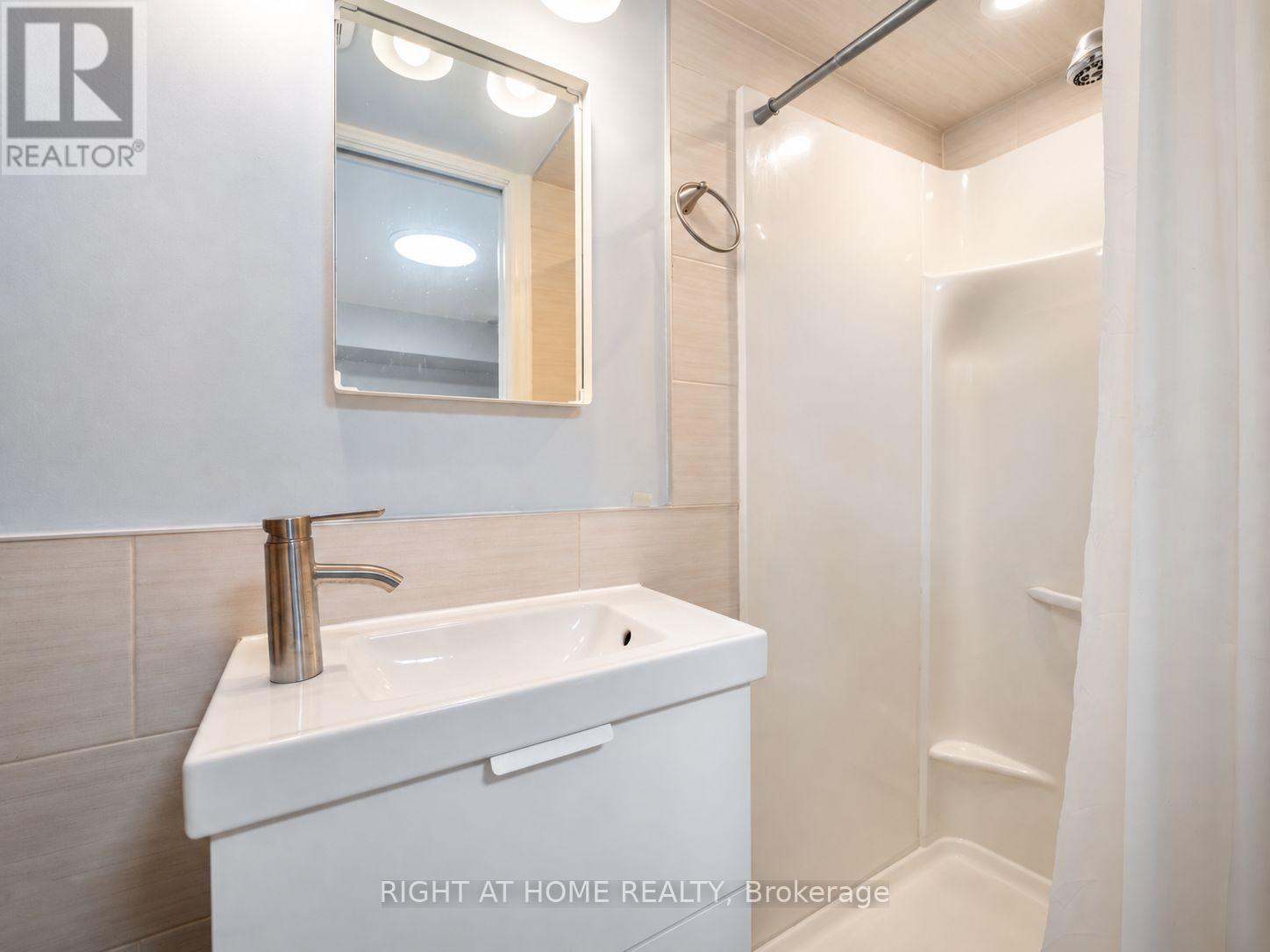 2 Leavenworth Crescent, Toronto, Ontario  M9C 1T3 - Photo 27 - W13798542