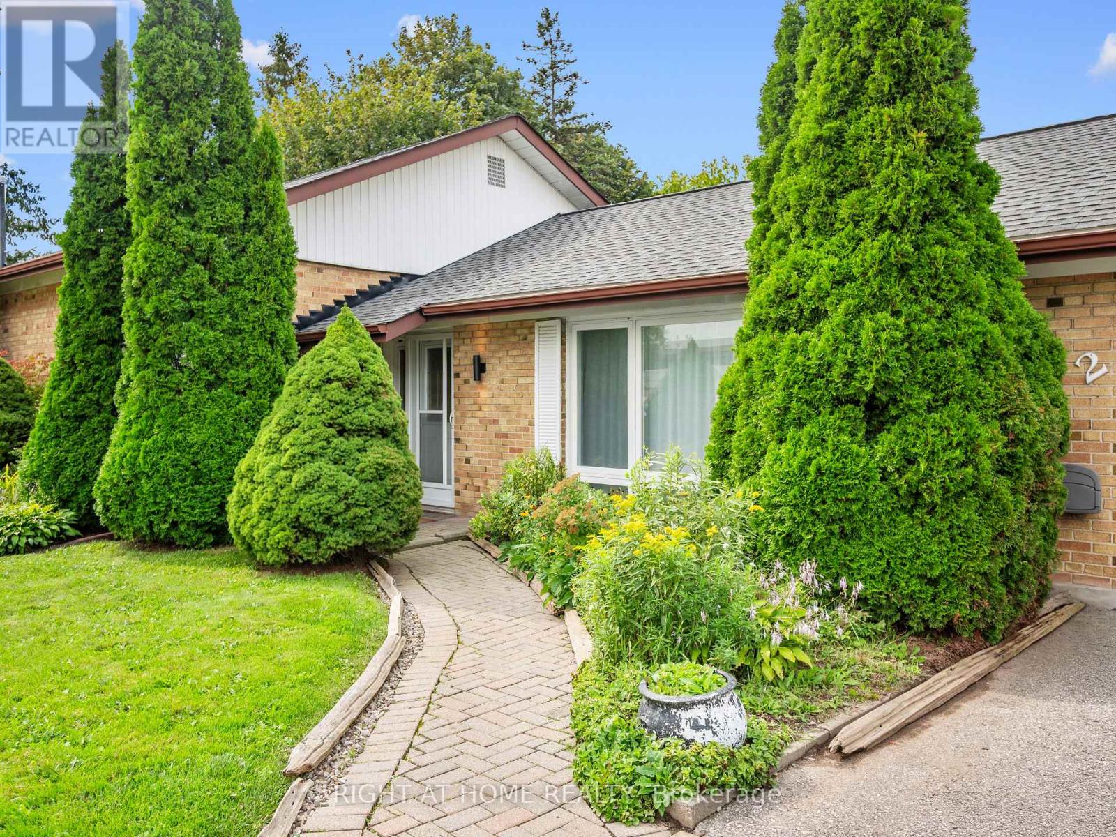 2 Leavenworth Crescent, Toronto, Ontario  M9C 1T3 - Photo 4 - W13798542