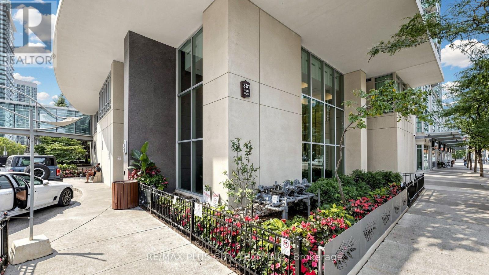 3011 - 381 Front Street W, Toronto, Ontario  M5V 3R8 - Photo 2 - C13746772