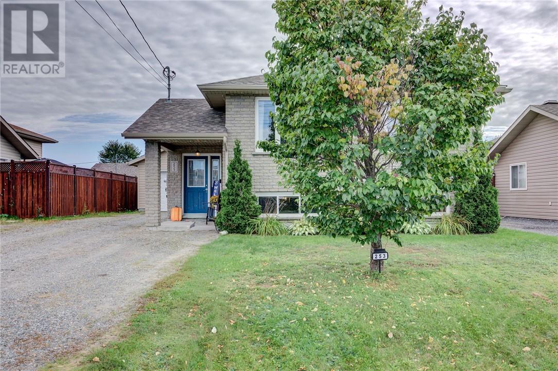 253 Francis Street, Hanmer, Ontario  P3P 0B5 - Photo 2 - 2130405