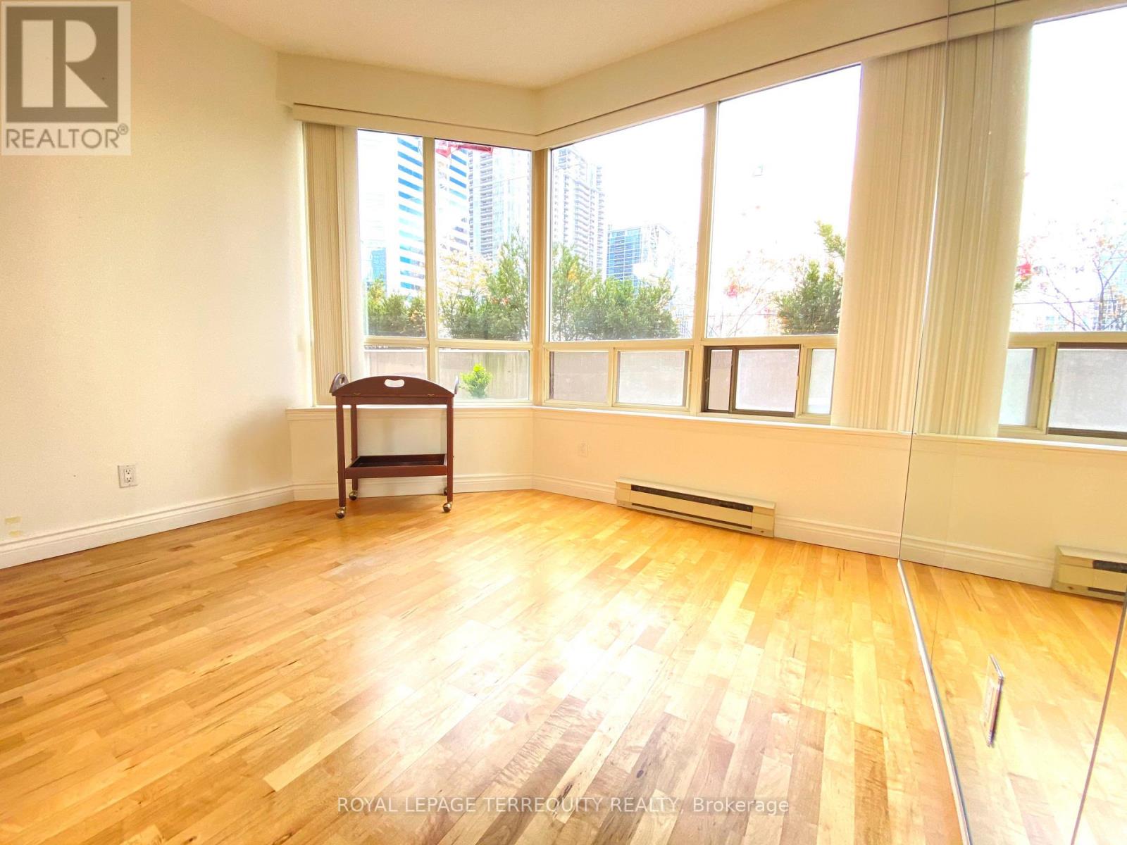 201 - 30 Greenfield Avenue, Toronto, Ontario  M2N 6N3 - Photo 3 - C13799808