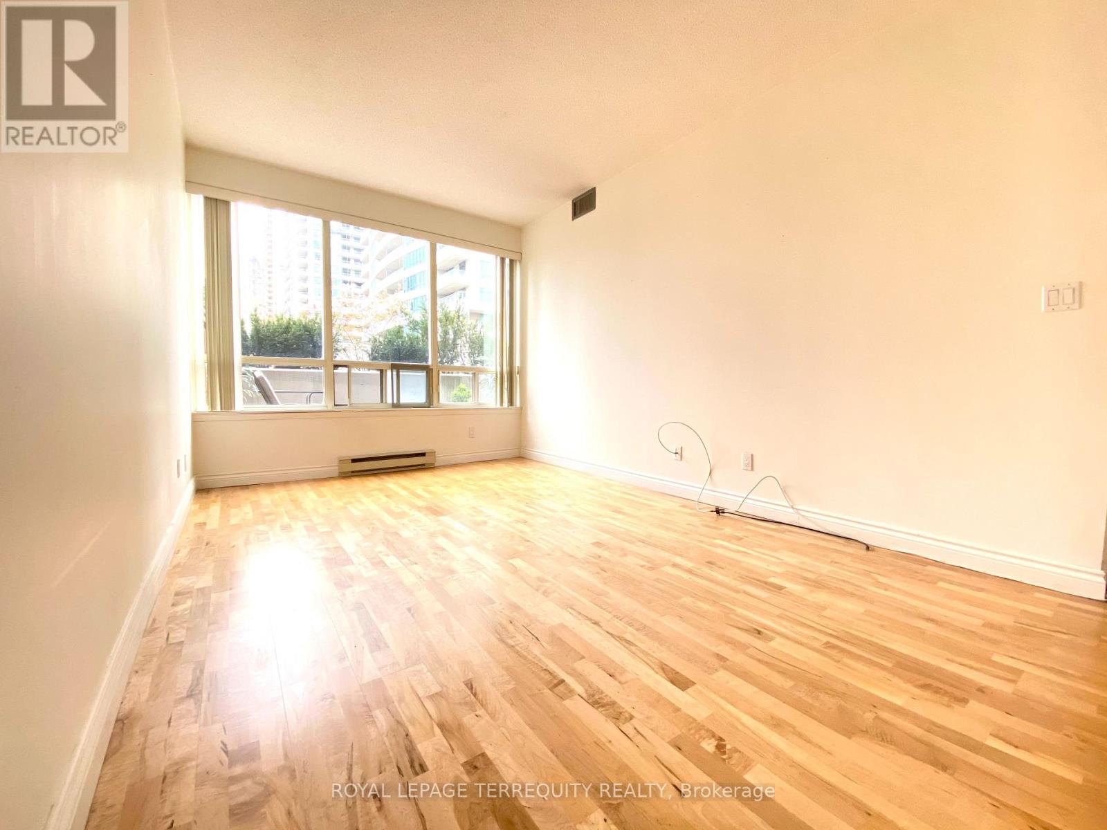 201 - 30 Greenfield Avenue, Toronto, Ontario  M2N 6N3 - Photo 8 - C13799808
