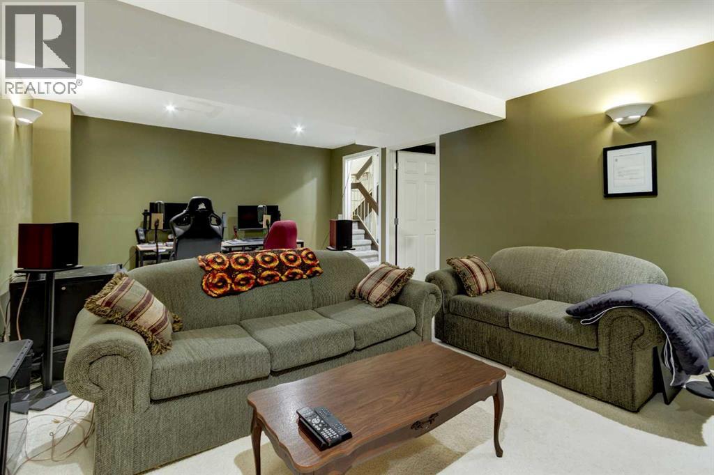 386 Brae Glen Crescent SW, Calgary, Alberta  T2W 1B6 - Photo 24 - A2343218