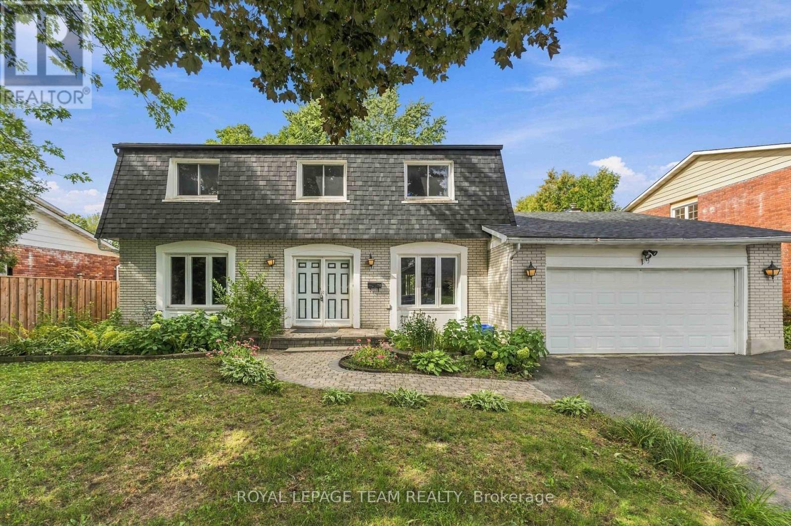 19 AMBERWOOD CRESCENT, Ottawa, Ontario