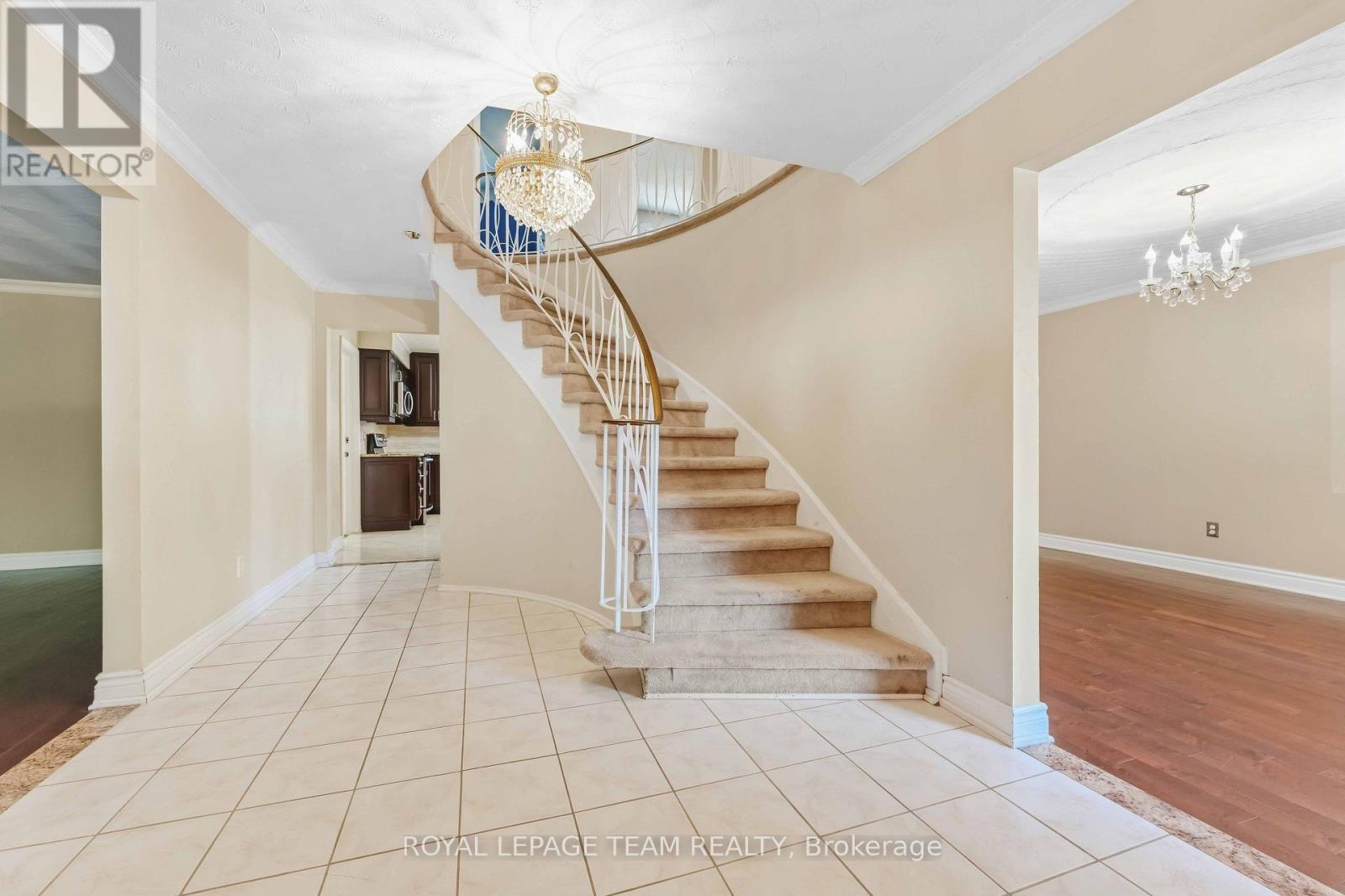 19 Amberwood Crescent, Ottawa, Ontario  K2E 7B7 - Photo 3 - X13801232