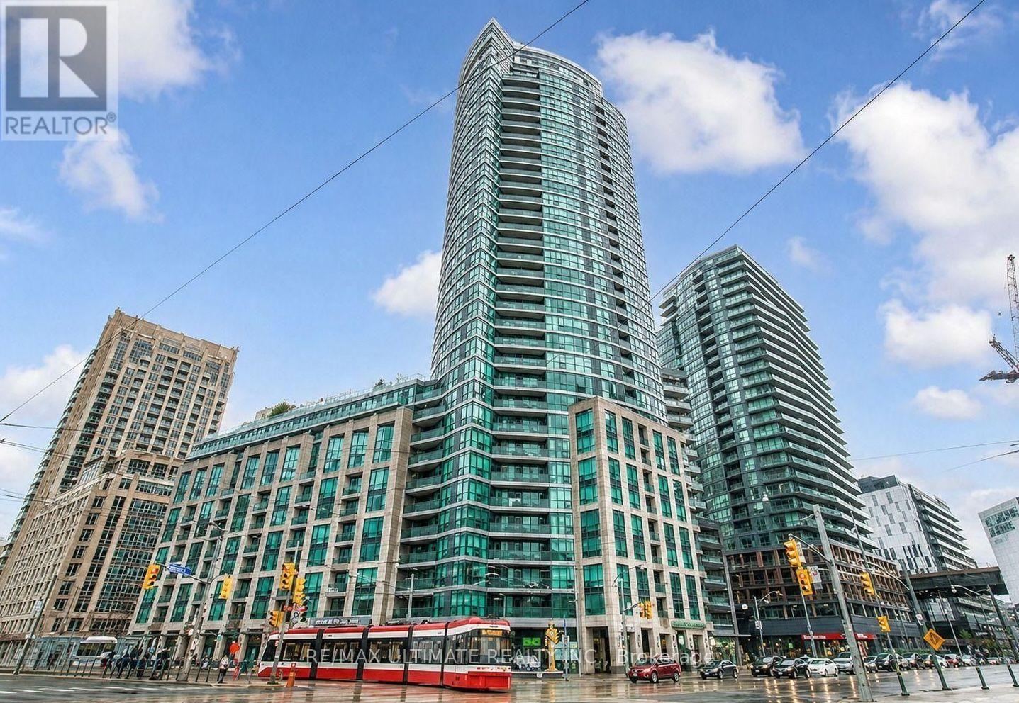2404 - 600 FLEET STREET