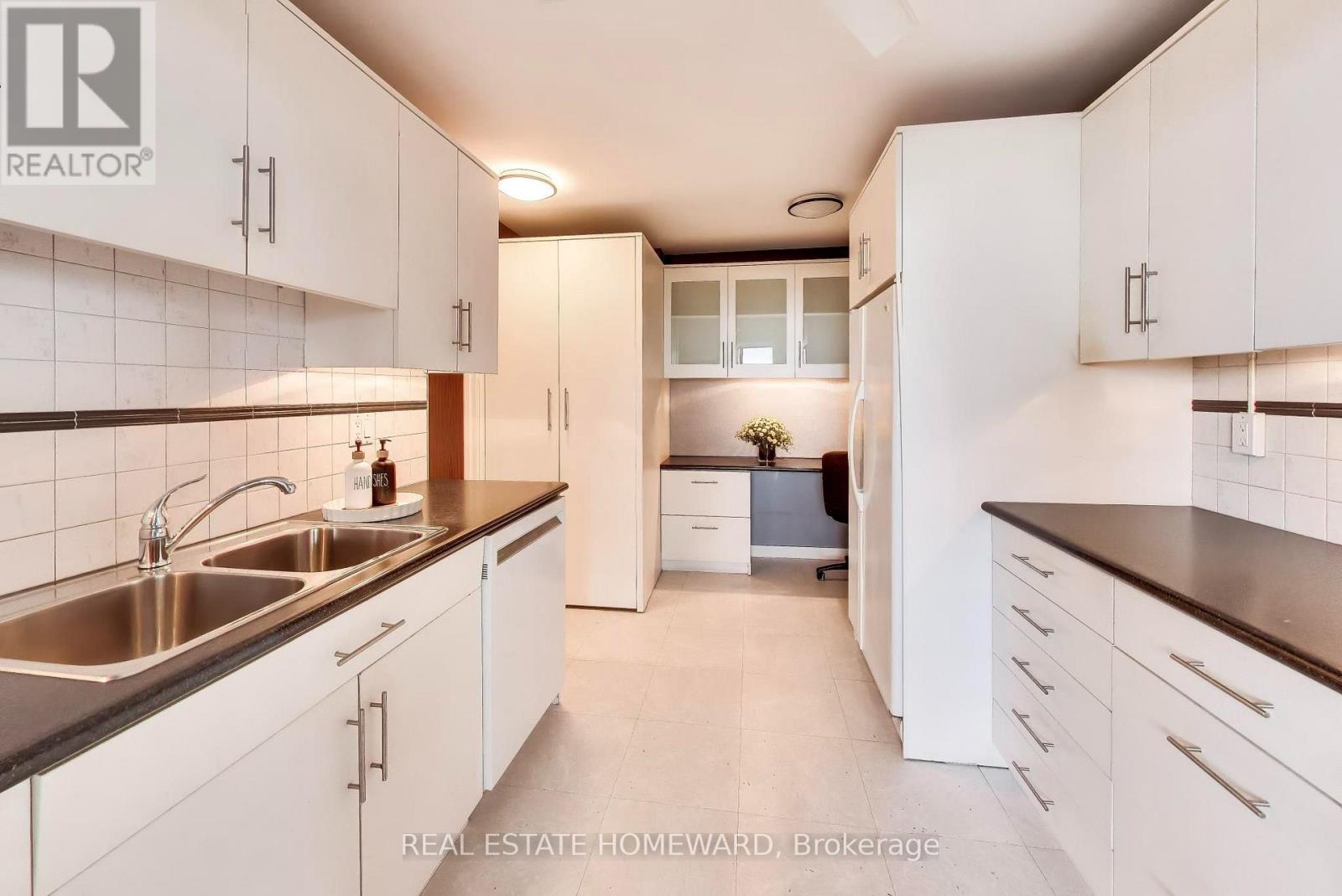 1506 - 75 Wynford Heights Crescent, Toronto, Ontario  M3C 3H9 - Photo 10 - C13801252