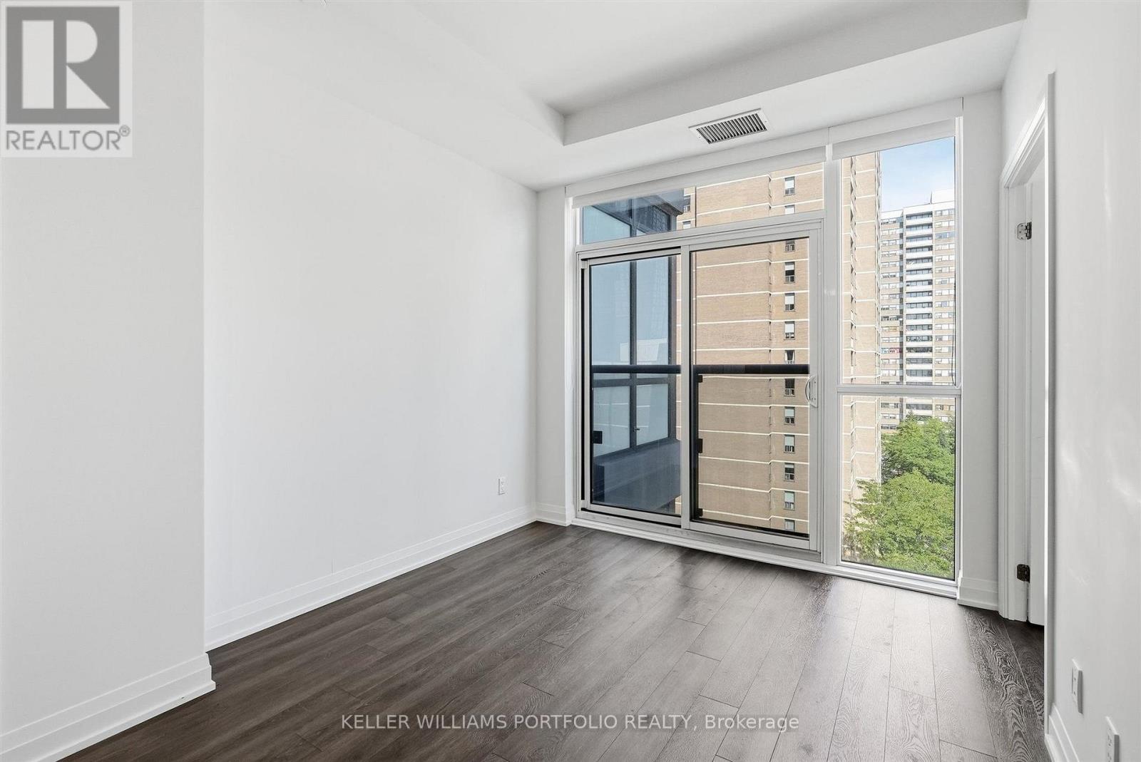 811 - 286 Main Street, Toronto, Ontario  M4C 0B3 - Photo 11 - E13801390
