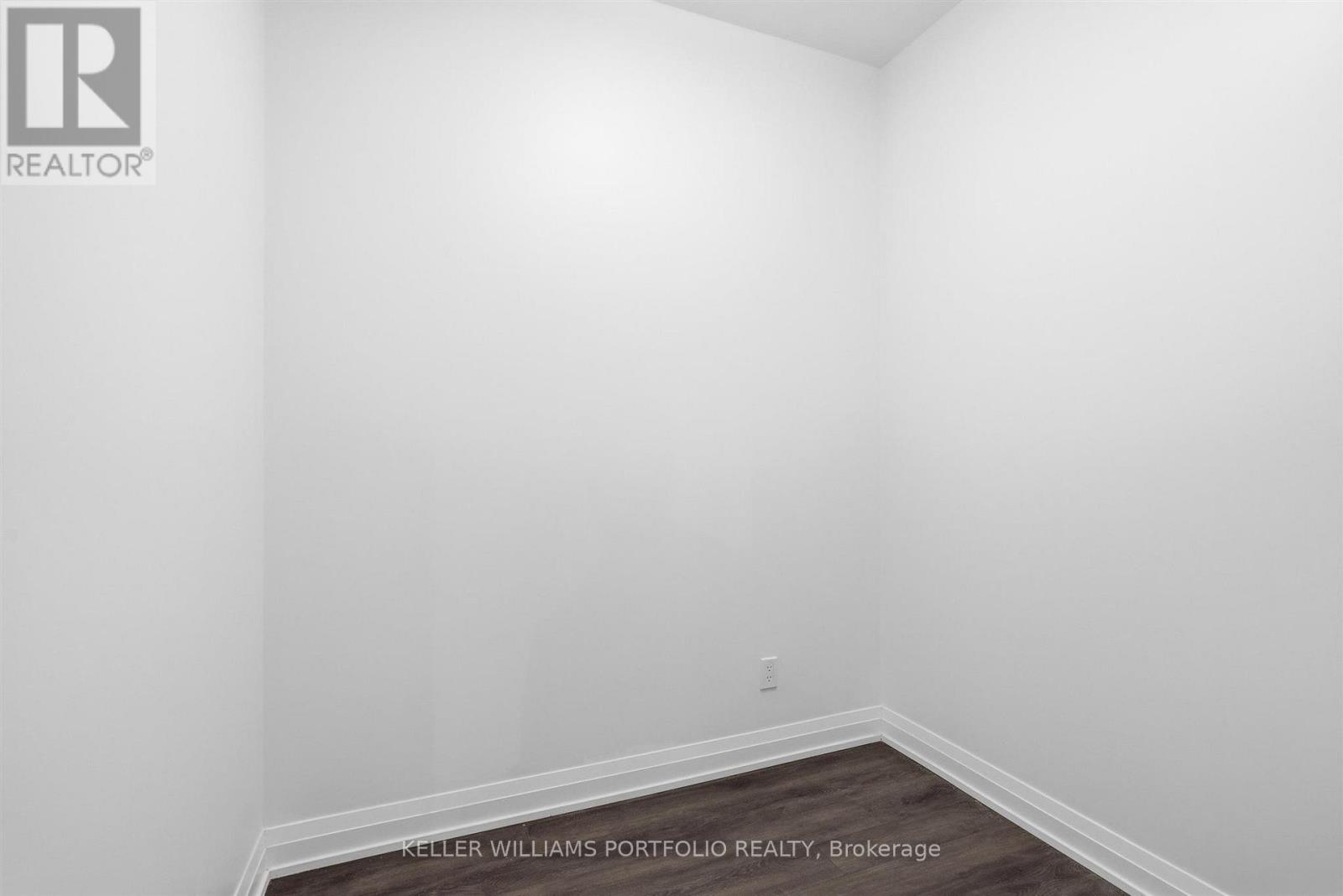 811 - 286 Main Street, Toronto, Ontario  M4C 0B3 - Photo 20 - E13801390