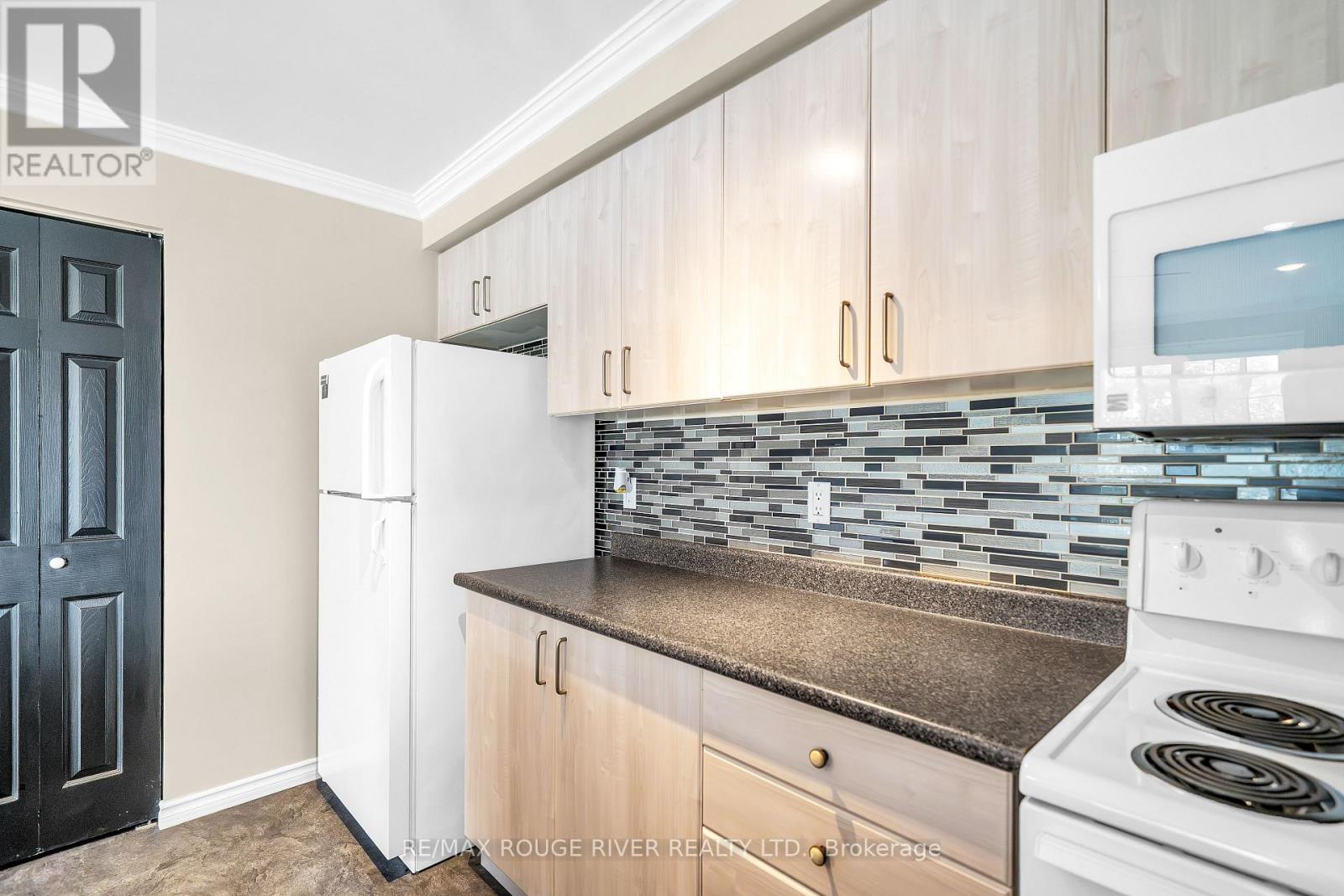 210 - 91 Aspen Springs Drive, Clarington, Ontario  L1C 5J9 - Photo 12 - E13801404