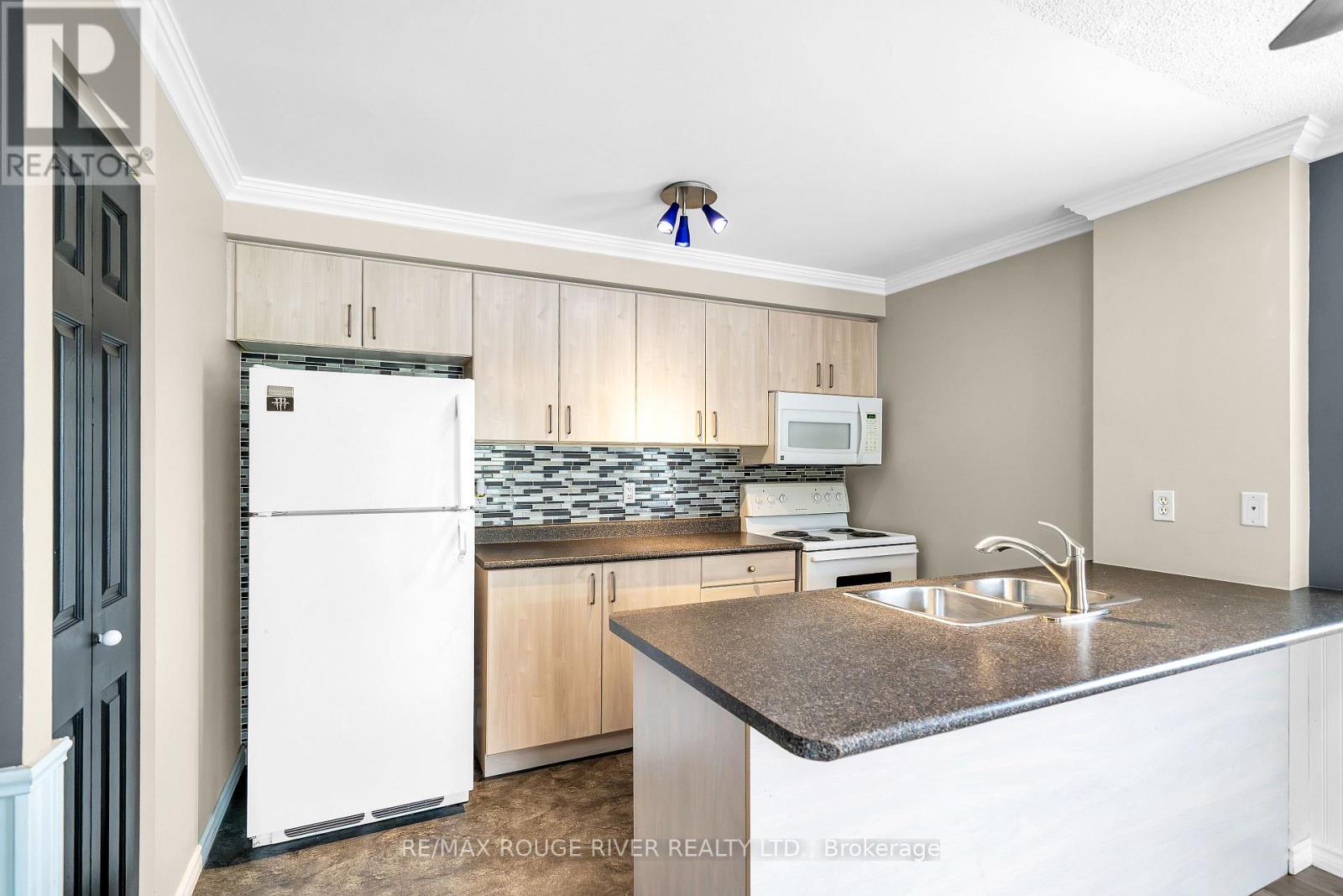 210 - 91 Aspen Springs Drive, Clarington, Ontario  L1C 5J9 - Photo 13 - E13801404