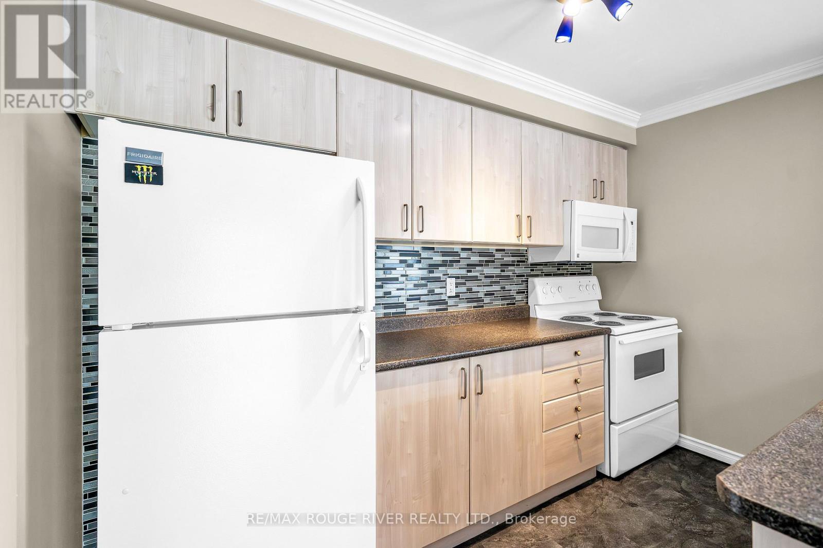 210 - 91 Aspen Springs Drive, Clarington, Ontario  L1C 5J9 - Photo 14 - E13801404