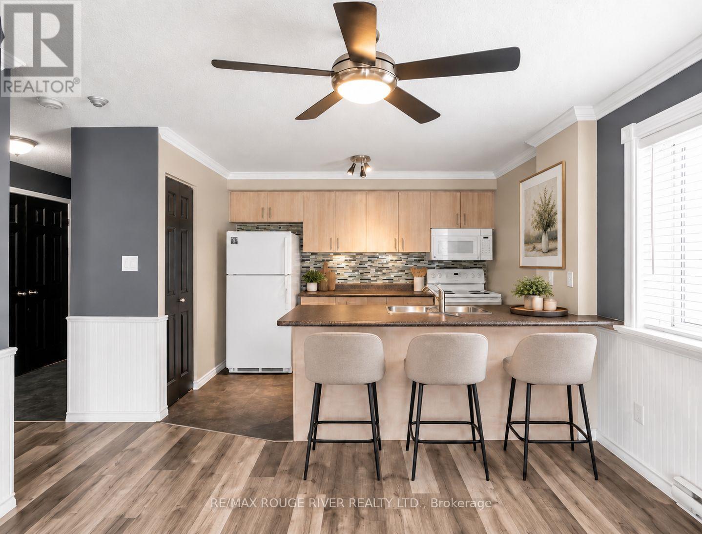 210 - 91 Aspen Springs Drive, Clarington, Ontario  L1C 5J9 - Photo 17 - E13801404